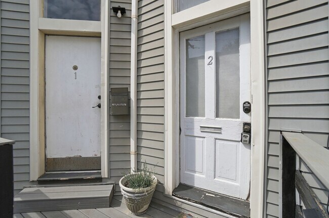 Building Photo - 1220 Louden St