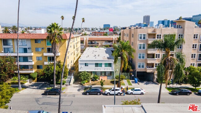 Building Photo - 446 S St Andrews Pl
