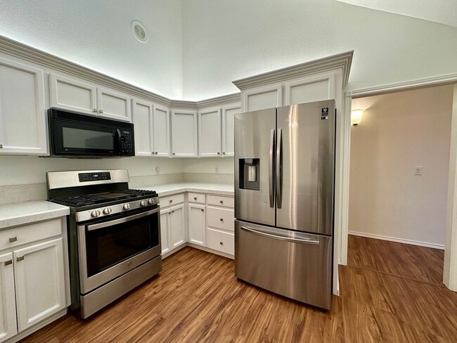 Building Photo - Large Three Bedroom Home in the Cinnamonwood Estates