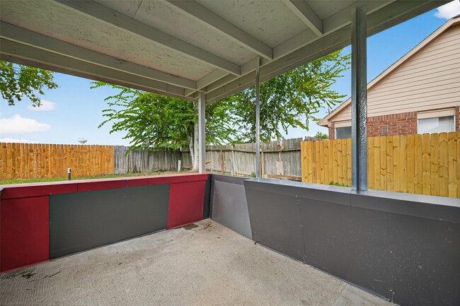 Building Photo - 1926 Woodland Hills Dr