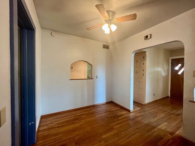 Building Photo - Pleasant 2 Bedroom 1 Bathroom Home In The Monkbridge Gardens Neighborhood!