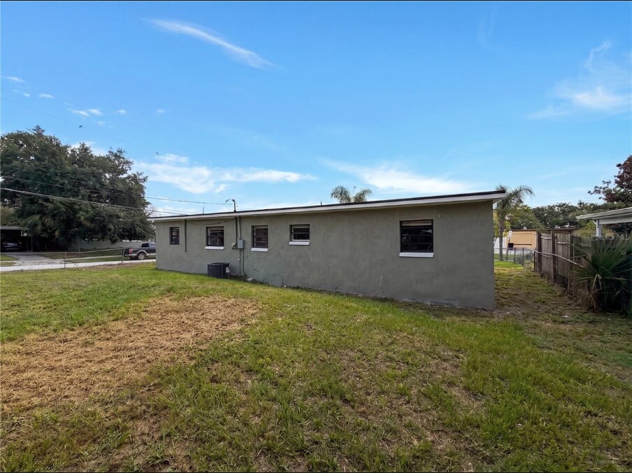 Building Photo - 702 S Solandra Dr
