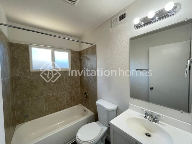 Building Photo - 9035 Sutters Gold Dr