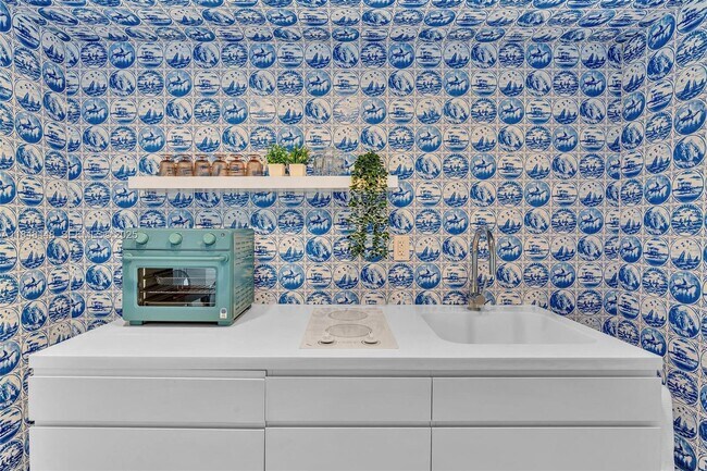 Building Photo - 1100 West Ave