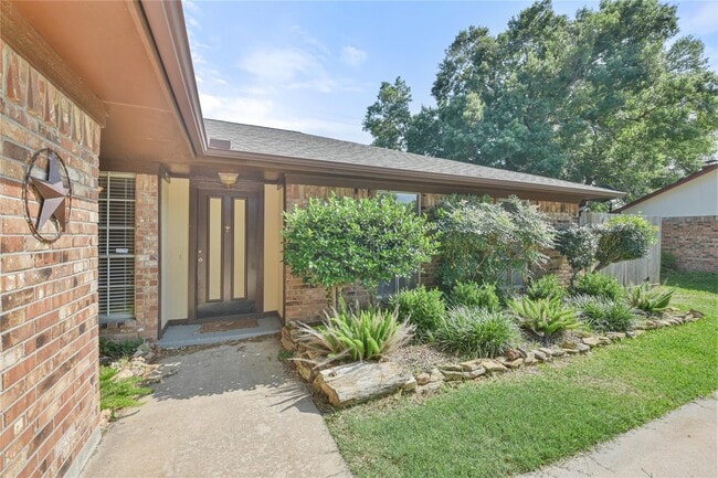 Primary Photo - 3107 Woodstone Dr