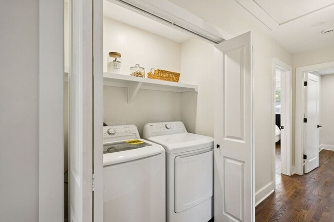 Building Photo - 215 Ash Dr