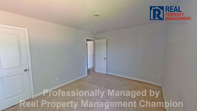 Building Photo - Spacious Home w/Open Living, Fireplace, Fenced Yard & Solar Panels
