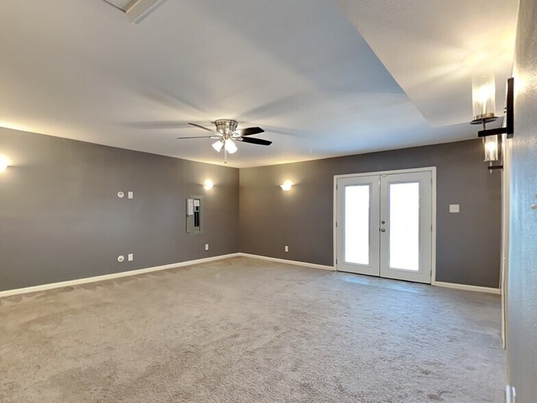 Building Photo - 5053 Ashlock Dr