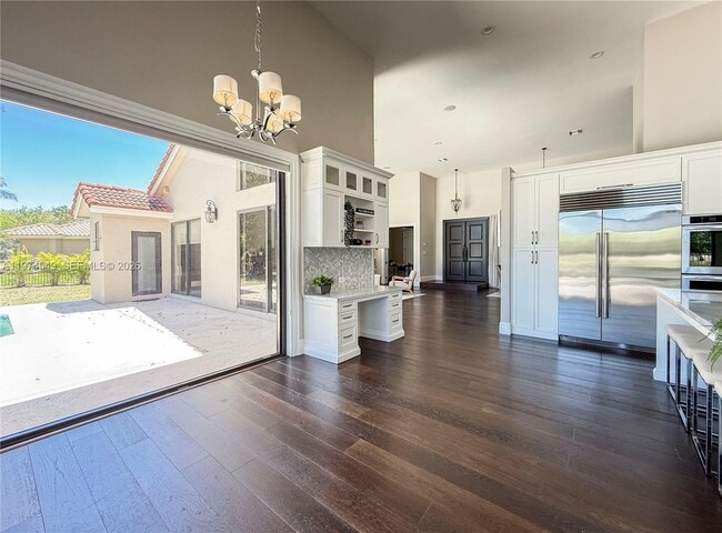 Building Photo - 400 Alexandra Cir