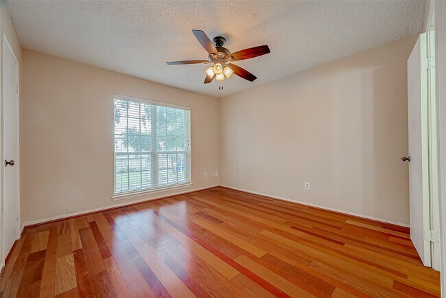 Building Photo - 6410 Del Monte Dr