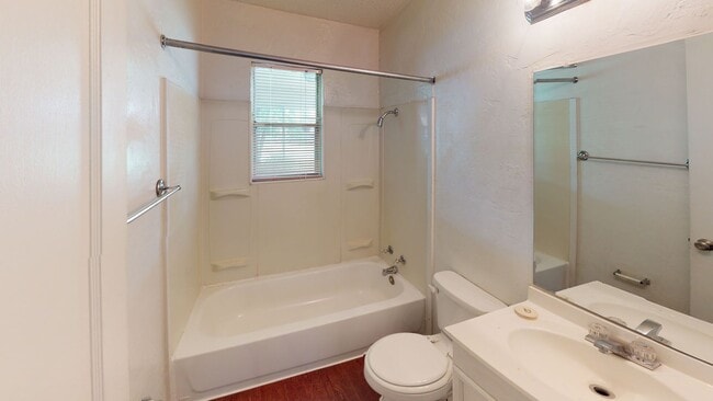 Building Photo - 3 Bedroom/1 Bath - Home Walking Distance to UNT Campus