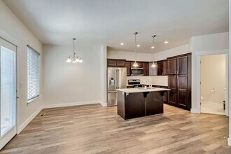 Building Photo - Gorgeous Three Bedroom Townhome; Herriman