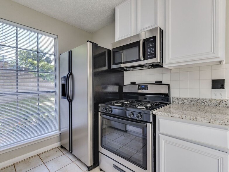 stainless steel appliances - 7308 Grand Canyon Dr