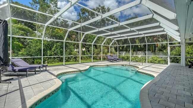 Building Photo - Museum's Area Home