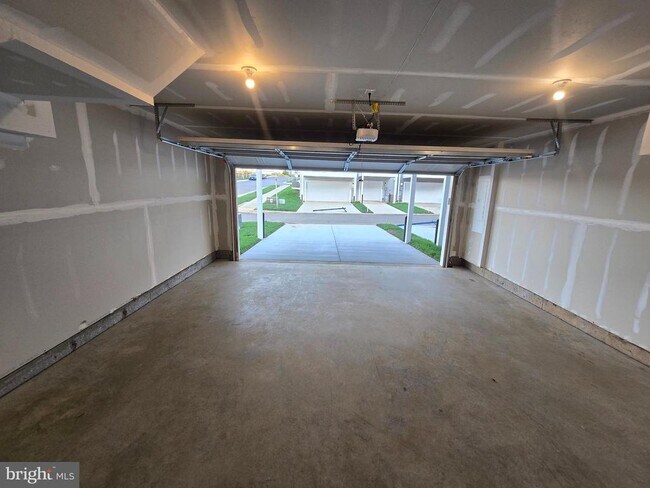 Building Photo - 1368 Red Clover Ln