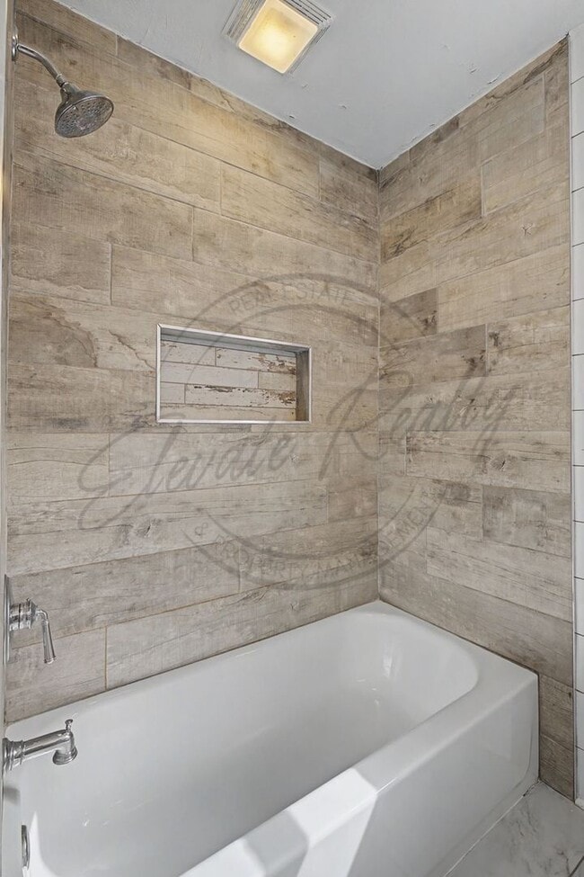 Building Photo - Four Bedroom Ranch with Finished Basement in Clarksville!