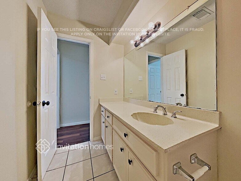 Building Photo - 13414 Pantano Dr