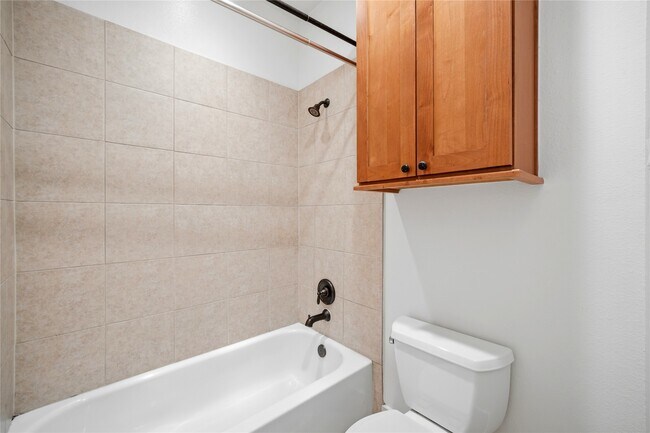 Building Photo - 2323 Sperber Ln
