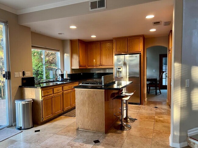 Building Photo - 601 Aliento Ct