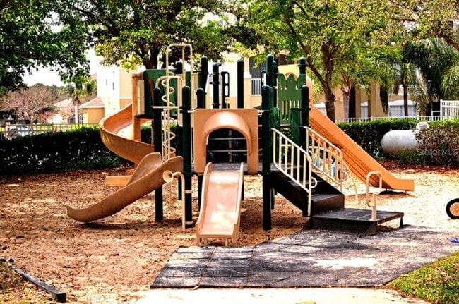 Building Photo - 8121 Fan Palm Way