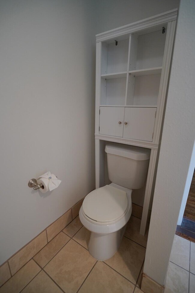 Building Photo - 1506 Sharon Rd