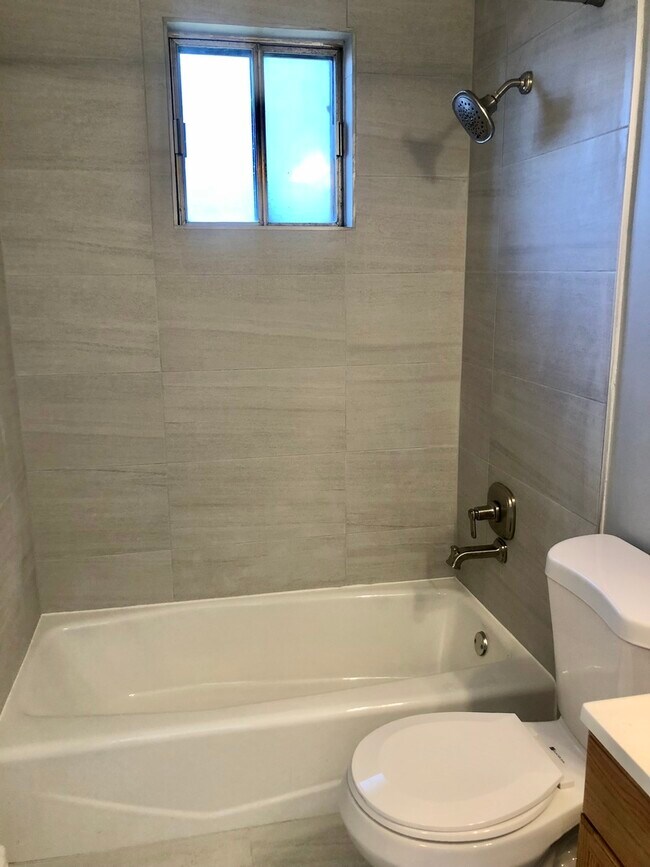 Building Photo - 624 W 65th St