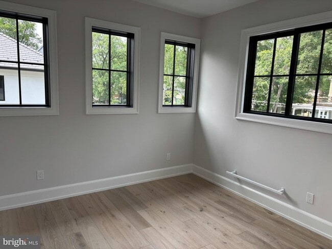 Building Photo - 5017 Eskridge Terrace NW