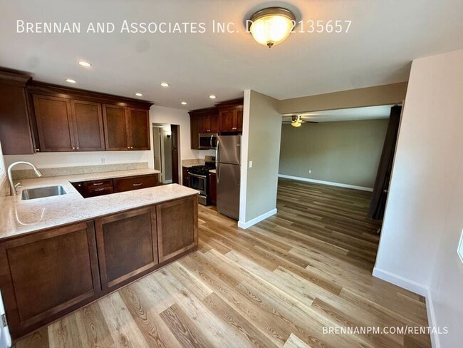 Building Photo - 1569 Parrot St