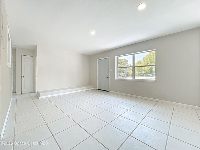 Building Photo - 1424 Pineda St