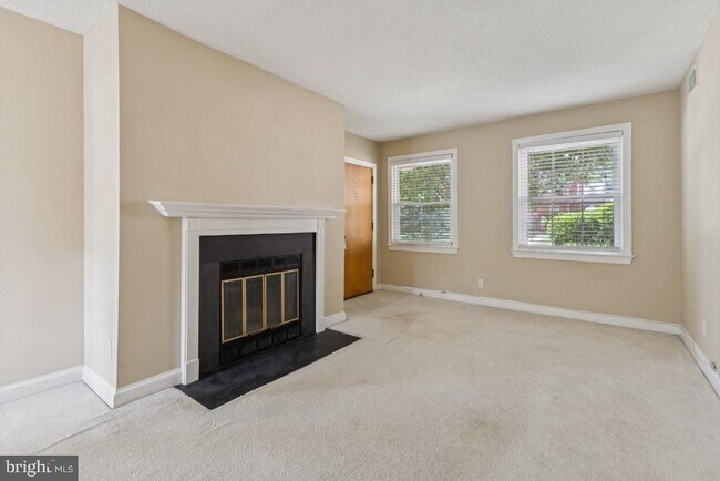 Building Photo - 2803 Arlington Blvd