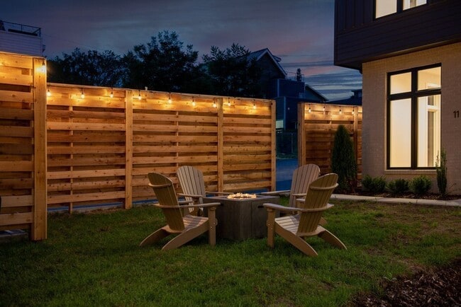 Building Photo - Stunning End Unit Townhome in Salemtown