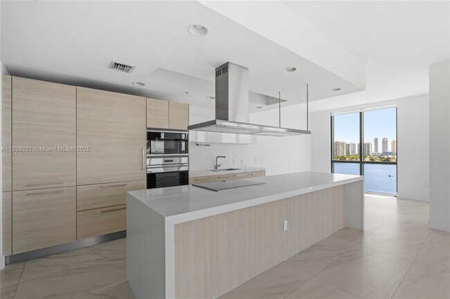 Primary Photo - 17111 Biscayne Blvd