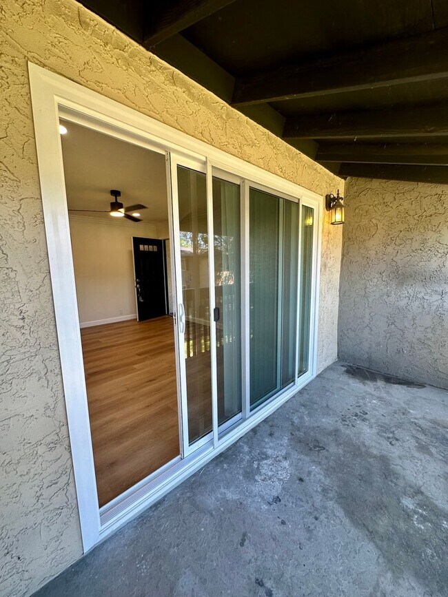 Building Photo - 321 Rancho Dr