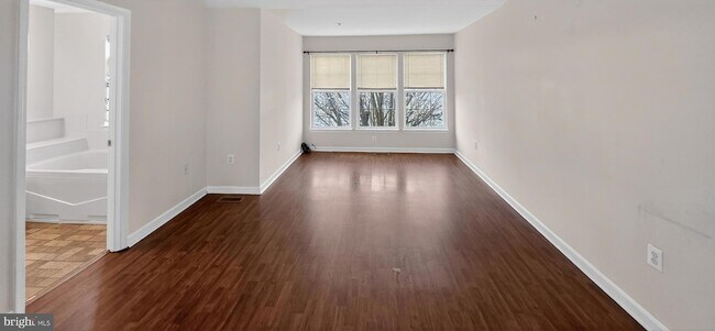 Building Photo - 2483 Lakeside Drive