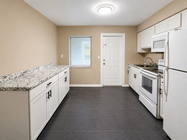 Building Photo - 329 Tudor Dr