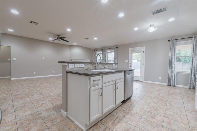 Building Photo - 9408 Castle Pines Dr