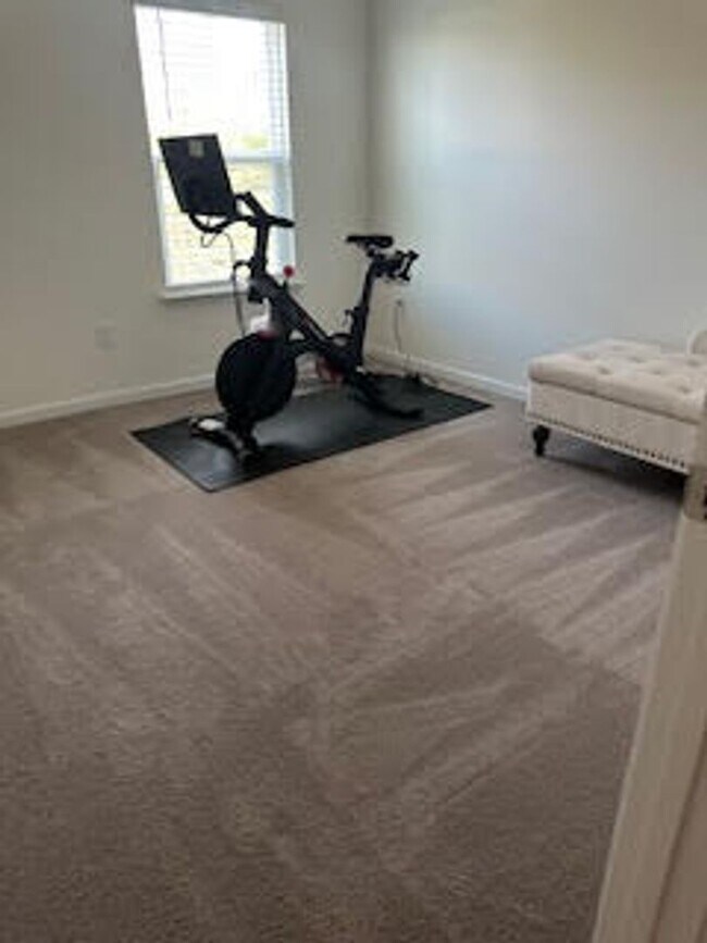 Building Photo - Knoxville 37932 - FULLY FURNISHED $3,300.0...