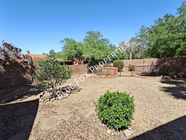 Building Photo - 9097 N Jessy Ln