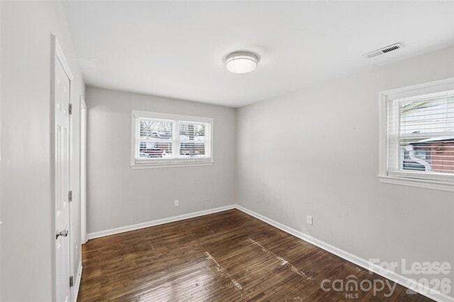 Building Photo - 2521 Dora Dr