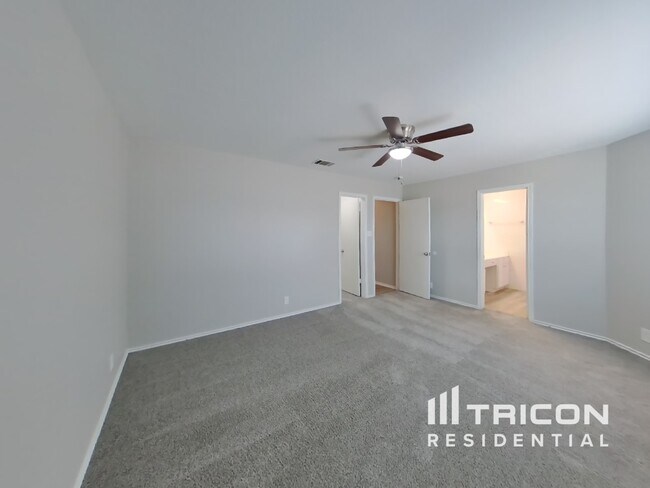 Building Photo - 9418 Live Point