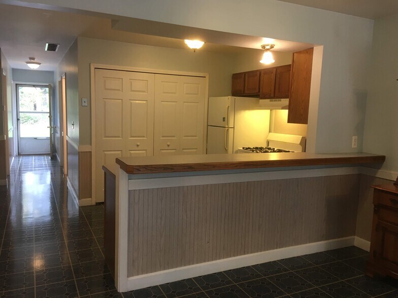 breakfast bar into kitchen view - 11347 Ford Road