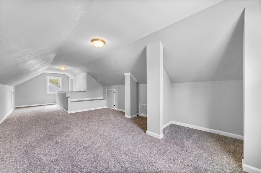 Building Photo - 2405 14th Ave