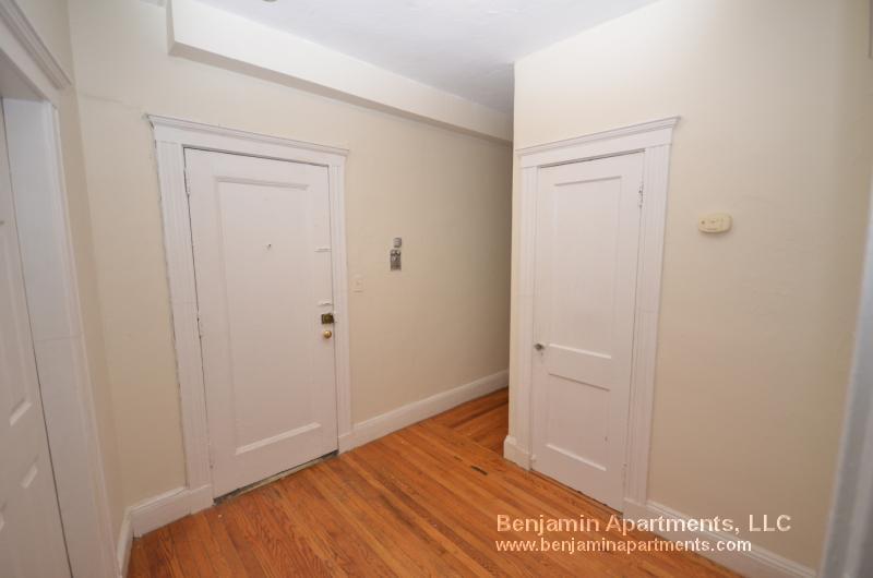 Building Photo - 127 Sutherland Rd