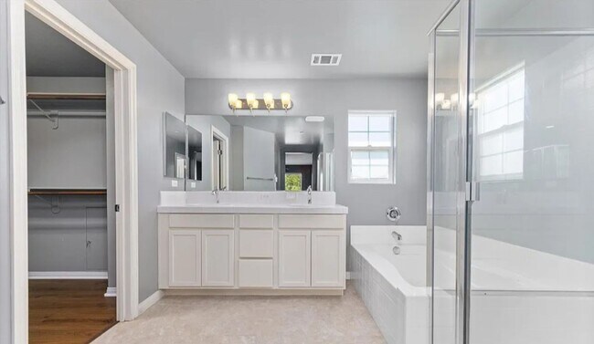 Building Photo - Adorable Home For Rent