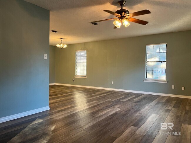 Building Photo - 10510 Gayfer Rd Ext