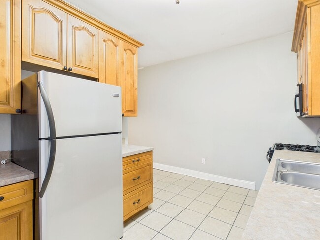 Building Photo - 3 Bedroom Single Family Home on Delaware St.