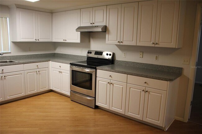 Building Photo - 10241 Regency Park Blvd