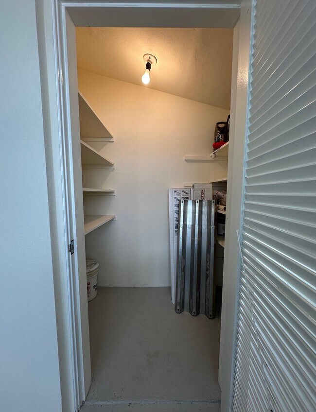 Building Photo - 2966 Ashley Dr E