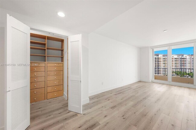 Building Photo - 789 Crandon Blvd