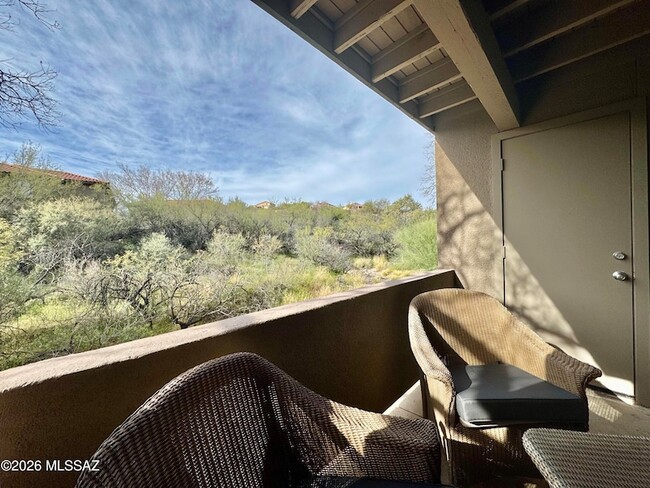 Building Photo - 5855 N Kolb Rd